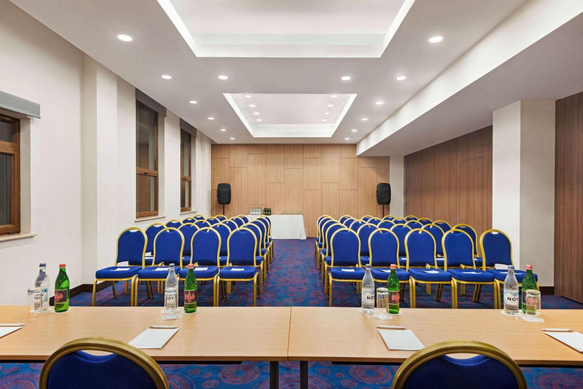 Ramada Hotel & Suites By Wyndham Yerevan Luaran gambar