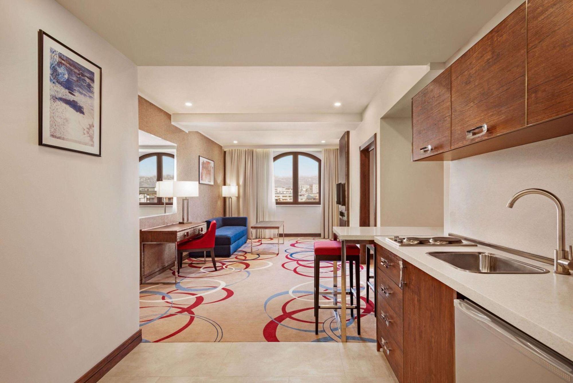 Ramada Hotel & Suites By Wyndham Yerevan Luaran gambar