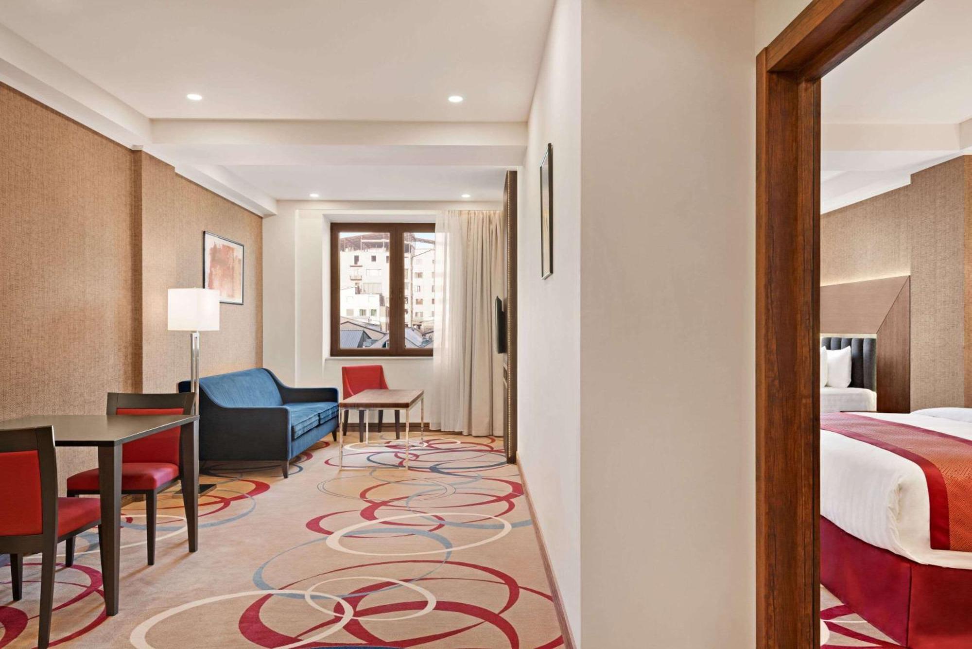 Ramada Hotel & Suites By Wyndham Yerevan Luaran gambar