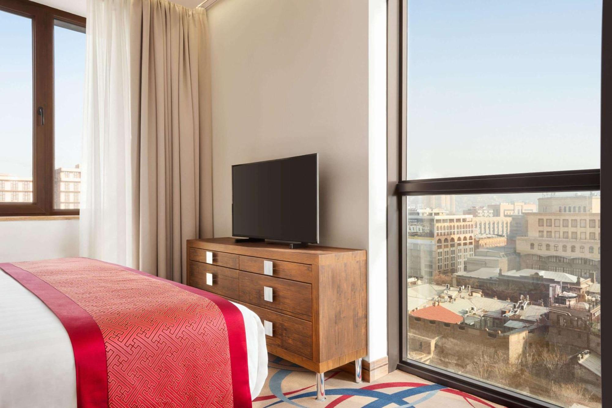 Ramada Hotel & Suites By Wyndham Yerevan Luaran gambar