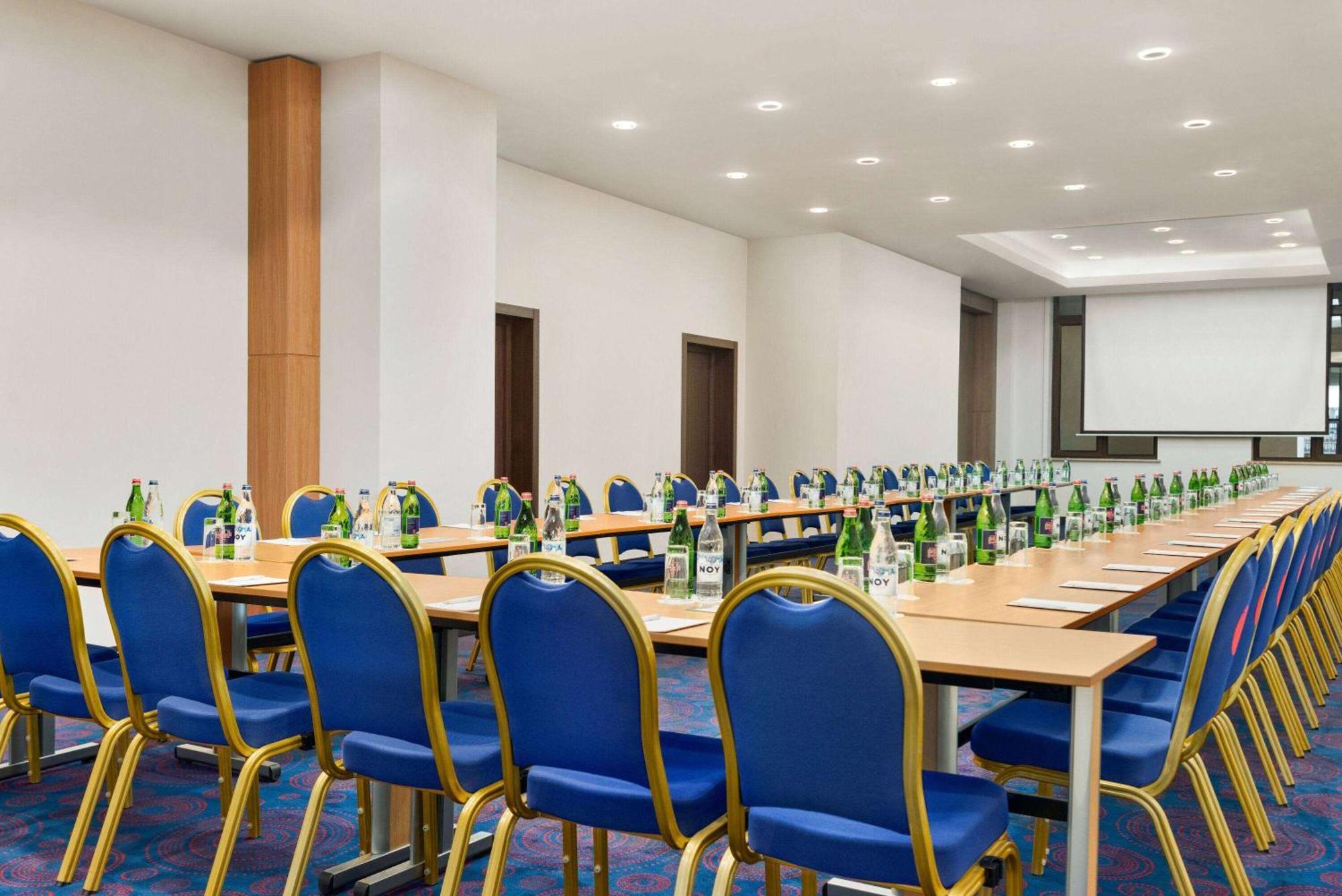 Ramada Hotel & Suites By Wyndham Yerevan Luaran gambar